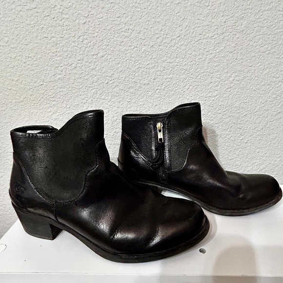 UGG Penelope Ankle Boots Black Suede Leather Size 8 Bootie Sherpa Lined - Picture 3 of 13